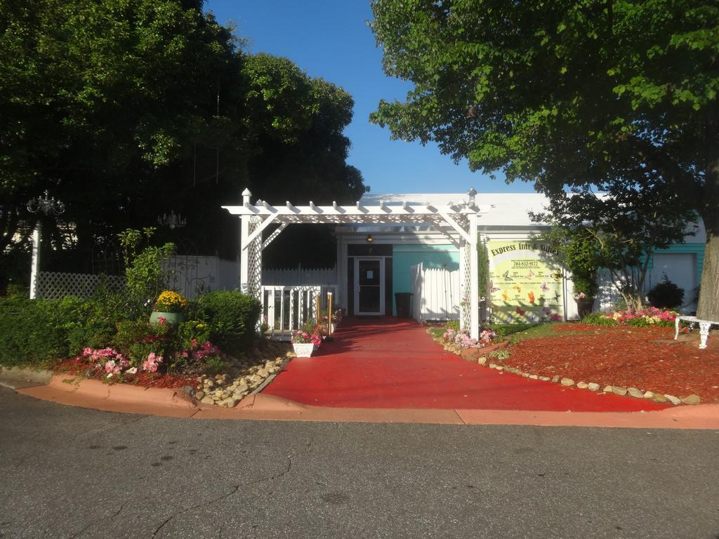 Express Inn And Suites ガストニア エクステリア 写真